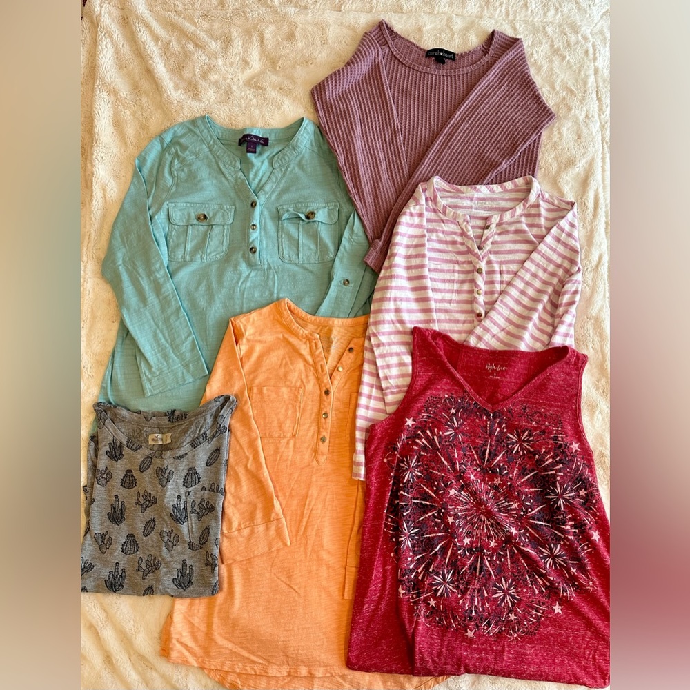 🍀Bundle of 6 Size Small Shirts. Chico’s, Hollister, Gloria Vanderbilt, St…